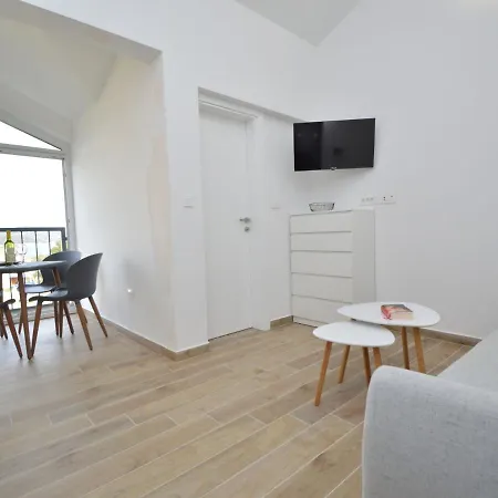 Apartment Anna-2 By Interhome Jezera
